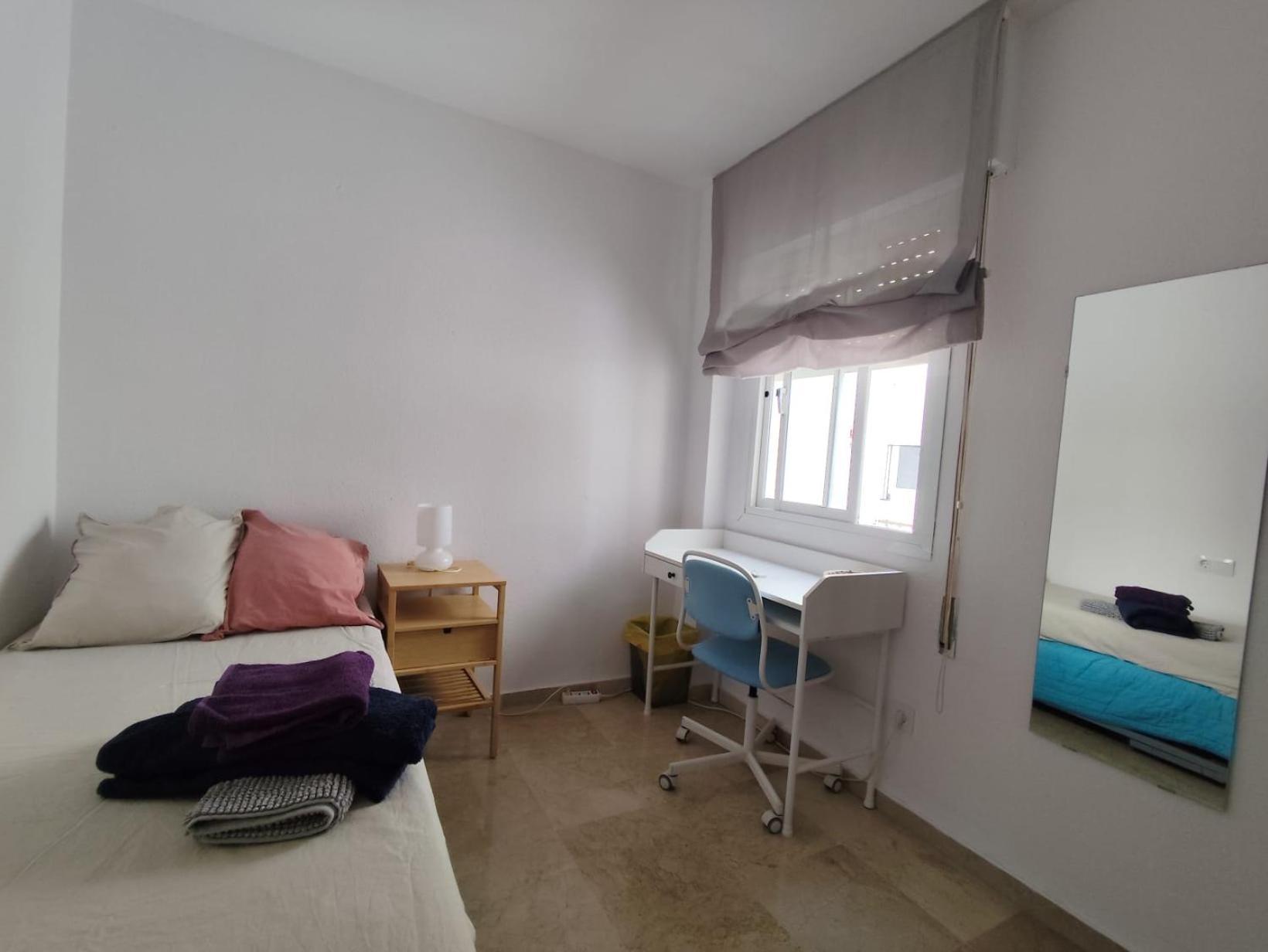 Confortable Habitacion Centrica En Piso Privado Homestay *